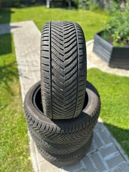 Komoran 225/45 r17 celoroční