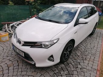 Toyota Auris hybrid 1.8, 73kW, 99500km
