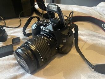 Canon EOS 250D + základní objektiv + teleobjektiv + SD karta