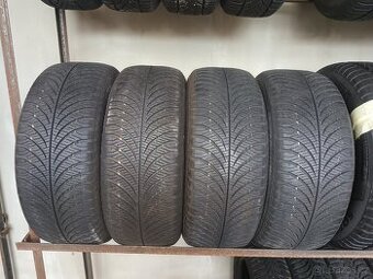 Sada zimních pneu 215/55/17.Goodyear.