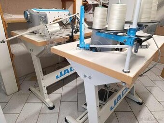 průmyslový šicí stroj JackA4 a overlock Jack E4-M03/333