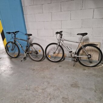 2 starší horská kola