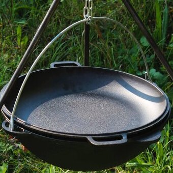 Tatarský litinový kotlík 12 l s poklicí–pánví