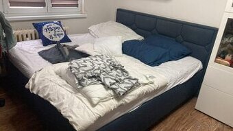 Manželská postel z úložným prostorem