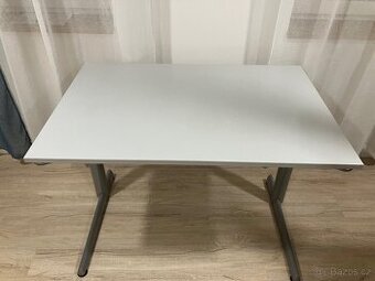 Kancelářský stůl