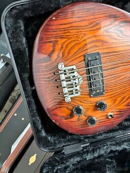 1979 Ibanez bass. Studio. Novy fender. Kufr