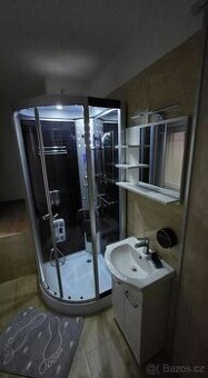 Diskrétní azyl, milenecký azyl.