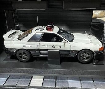 Nissan skyline r32 kyosho 1:18