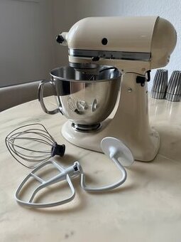 KitchenAid Artisan kuchyňský robot v barvě krém, s příslušen