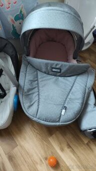 Kočárek trojkombinace.