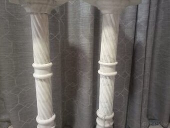 Dva mramorové sloupy