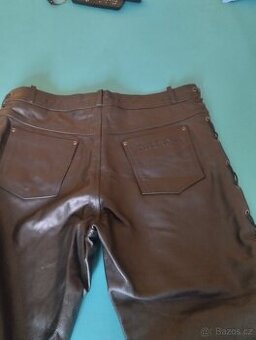 Kožené kalhoty vhodné na motorku
