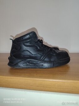 Černé kožené boty