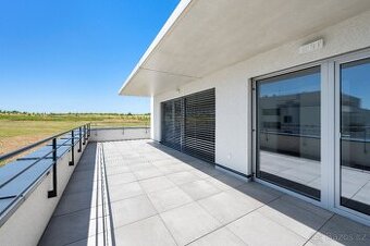 Litomyšl nový střešní byt 3kk, velká terasa, dvě garáž.stání
