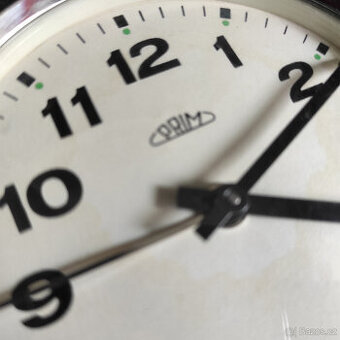 Natahovací budík Prim, modrý