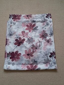 Textilní okenní závěs