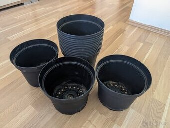 🪴 Sada 16 ks květináčů – průměr 22 cm