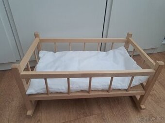 Dřevěná postýlka pro panenky – top stav