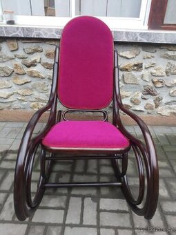 Houpací křeslo Thonet.