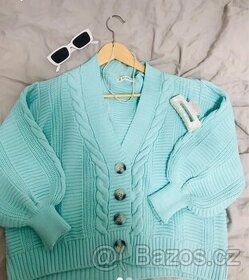 prodám krásný svetr s knoflíky velikost M