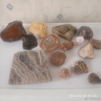 Mineraly