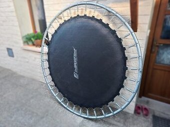 Trampolína