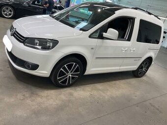 VOLKSWAGEN CADDY 1.6 TDI EDITION 30, 2015,163TKM,TAŽNÉ