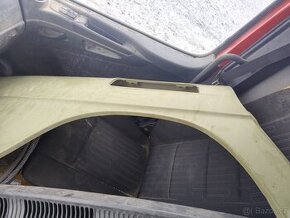 Pravý zadní blatník škoda 100/110