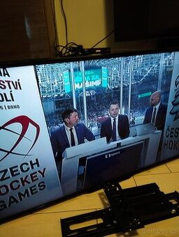 3 LCD TV a stojany