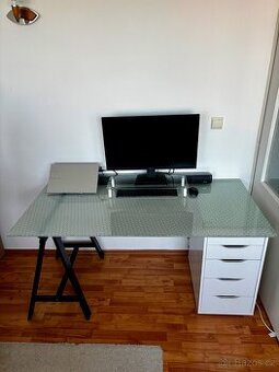 Psací stůl IKEA