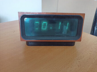 Hodiny a radio s hodinami
