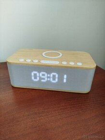 Zánovní budík s bezdrátovým nabíjením a Bluetooth