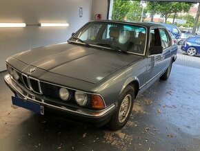 BMW 732i E23