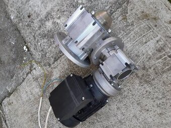 Prodám elektromotor s převodovkou