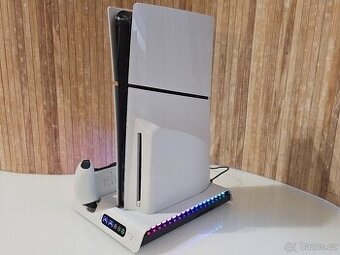 MULTIFUNKČNÍ NABÍJECÍ RGB STOJAN S CHLAZENÍM PRO PS5 SLIM