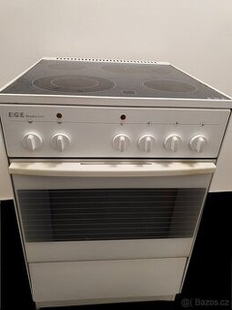 sklokeramický sporák, kabel 220V