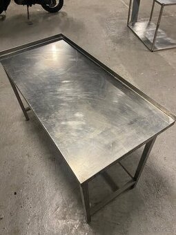 Nerezový stůl s lemem 150×70 cm – výška 90 cm, bez police