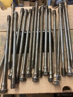 Praga V3S šrouby hlavy