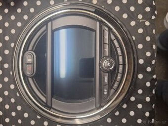 MINI Countryman F60, display radia navigace