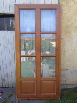 Dřevěné balkonové dveře 107 x 223 cm