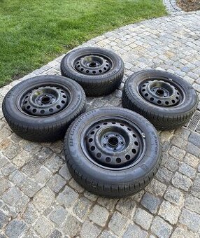 Zimní sada 5x114.3, 5,5x15 ET47, pneu 195/65 R15