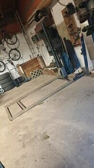 Ddr mobilní 2t zvedák