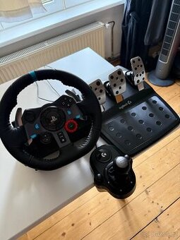 Logitech g29 volant, pedály a řadící páka