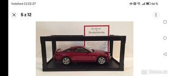 Ford Mustang 2005 GT Autoart 1:18