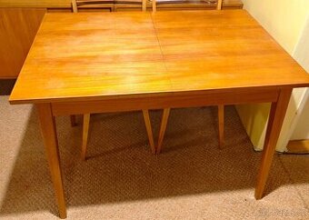 Stylový jídelní stůl – poctivé retro (rozkládací)
