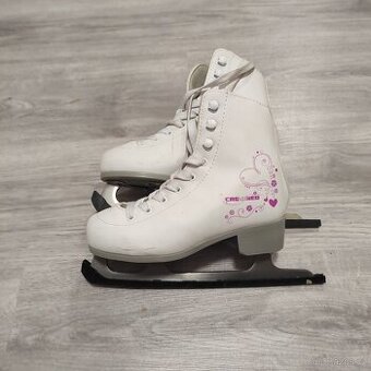 Prodám dívčí brusle.