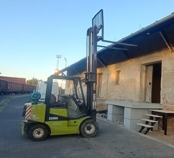 Vysokozdvižný vozík Clark CGP 25 VZV