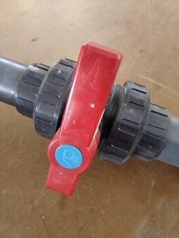 Ventily a trubky filtrace bazénu i jezírka.