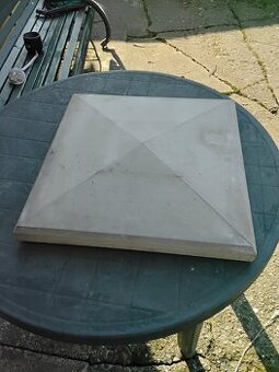 Betonová stříška na sloupek