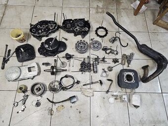 Části motoru Suzuki DS 80 DS80